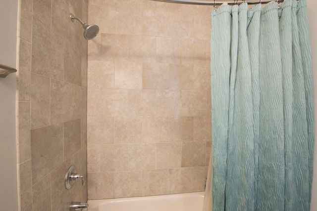 5766 Hickory Drive, Lewis Center, OH 43035