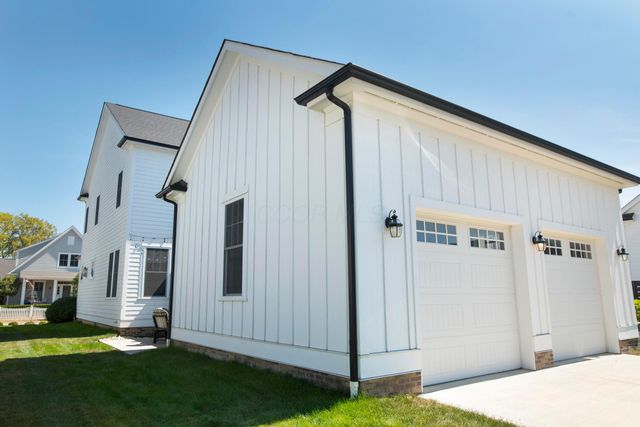 5766 Hickory Drive, Lewis Center, OH 43035