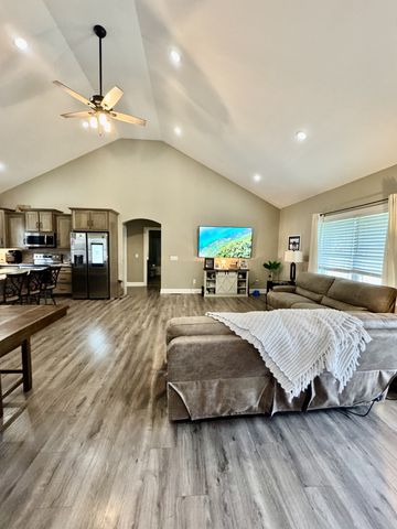 180 Mockingbird Ln, Hartsville, TN 37074