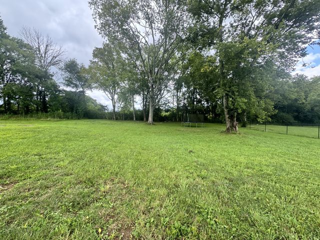 180 Mockingbird Ln, Hartsville, TN 37074