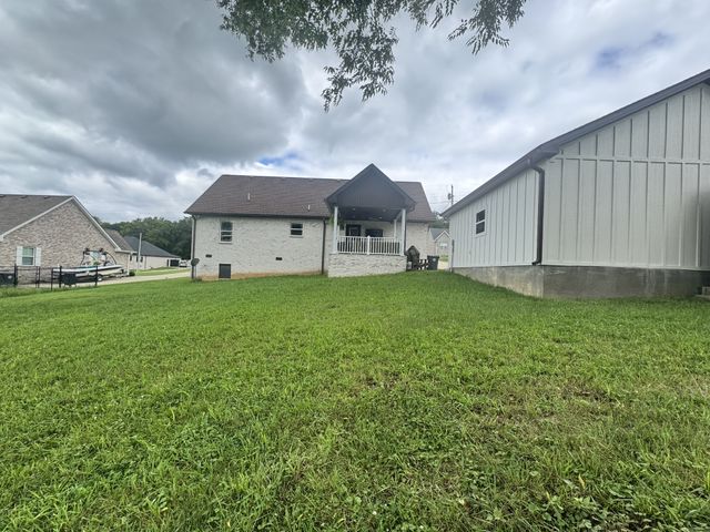 180 Mockingbird Ln, Hartsville, TN 37074
