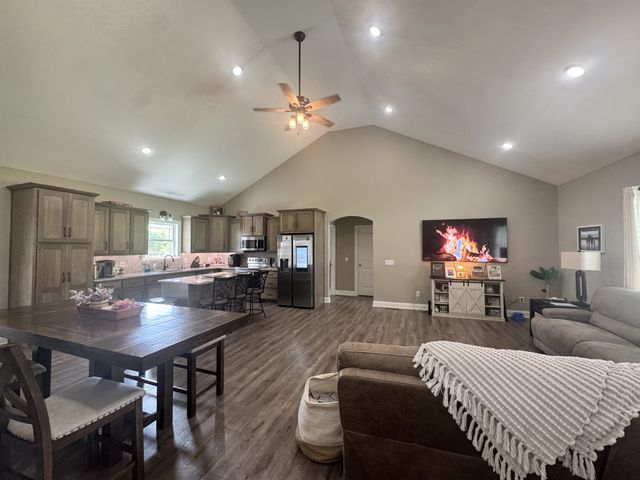 180 Mockingbird Ln, Hartsville, TN 37074