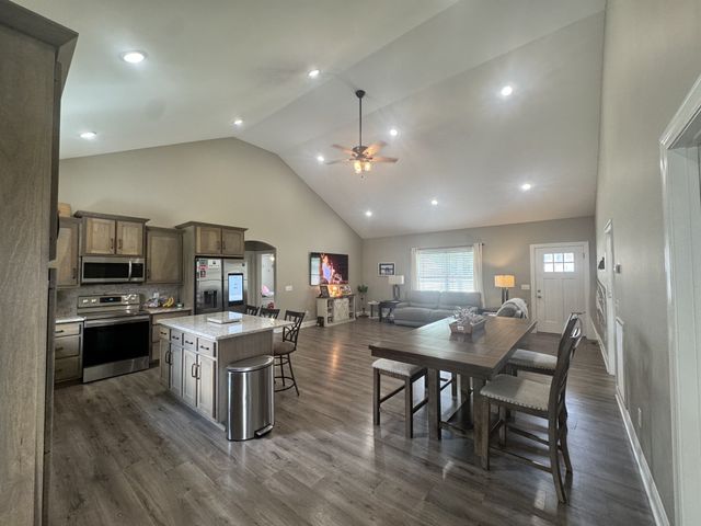 180 Mockingbird Ln, Hartsville, TN 37074