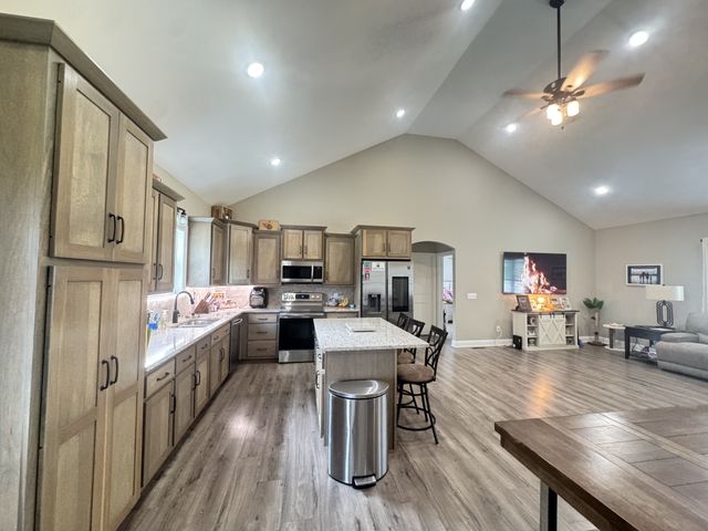 180 Mockingbird Ln, Hartsville, TN 37074