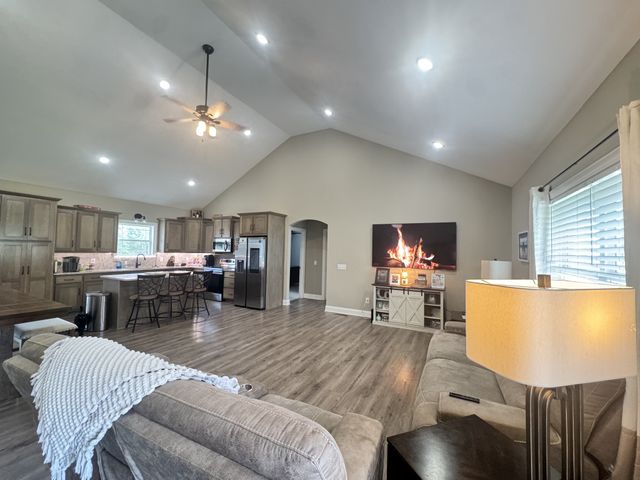 180 Mockingbird Ln, Hartsville, TN 37074