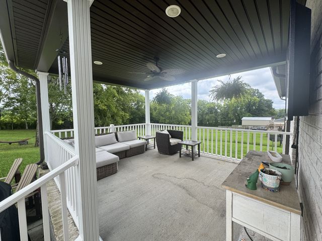180 Mockingbird Ln, Hartsville, TN 37074