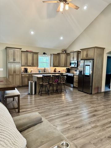 180 Mockingbird Ln, Hartsville, TN 37074