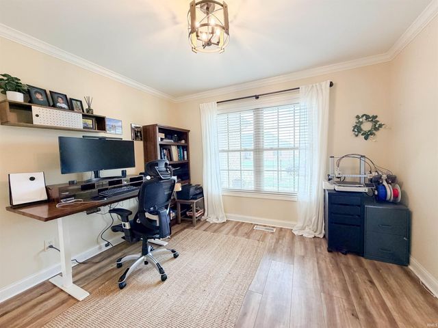 906 Saint Giles Court, Evansville, IN 47725