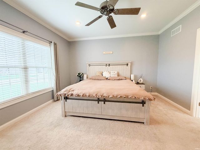 906 Saint Giles Court, Evansville, IN 47725