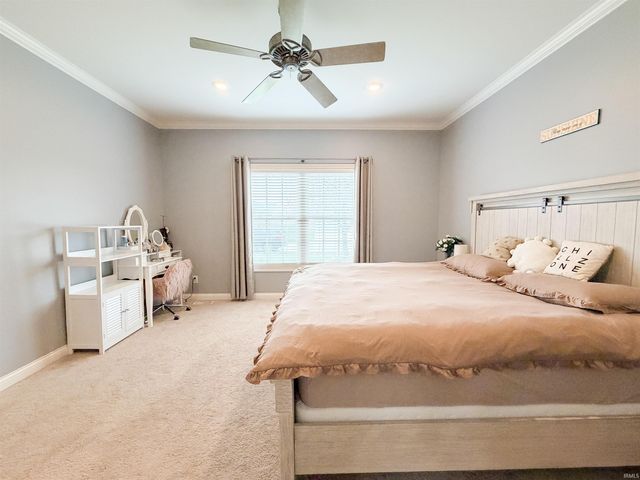 906 Saint Giles Court, Evansville, IN 47725