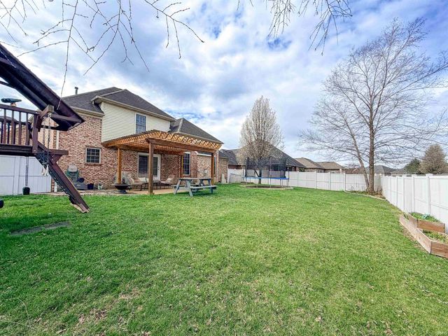 906 Saint Giles Court, Evansville, IN 47725