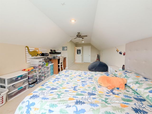 906 Saint Giles Court, Evansville, IN 47725