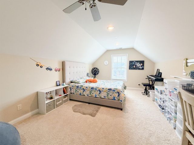 906 Saint Giles Court, Evansville, IN 47725