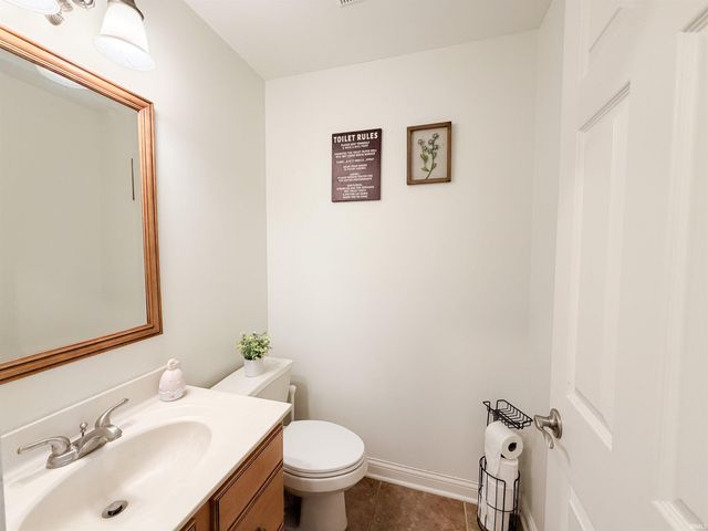 906 Saint Giles Court, Evansville, IN 47725