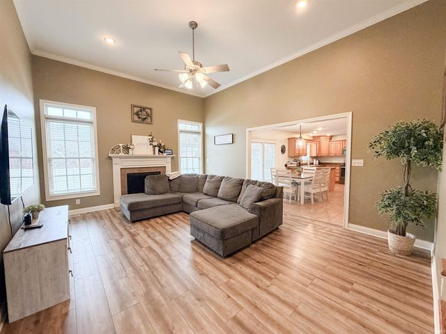 906 Saint Giles Court, Evansville, IN 47725