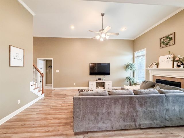 906 Saint Giles Court, Evansville, IN 47725