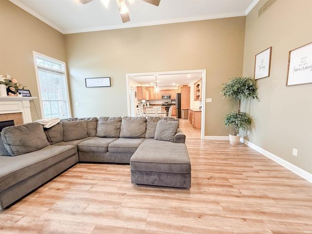 906 Saint Giles Court, Evansville, IN 47725