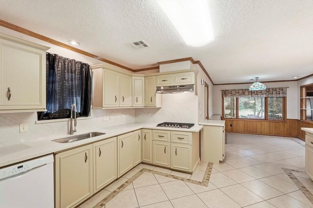 1718 Fairhill Circle, Texas City, TX 77591