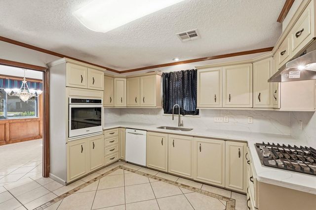 1718 Fairhill Circle, Texas City, TX 77591