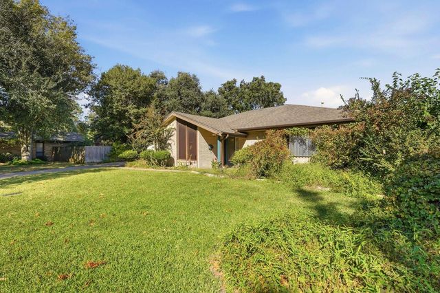 1718 Fairhill Circle, Texas City, TX 77591