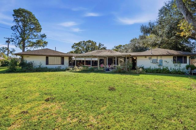 1718 Fairhill Circle, Texas City, TX 77591