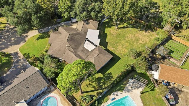 1718 Fairhill Circle, Texas City, TX 77591