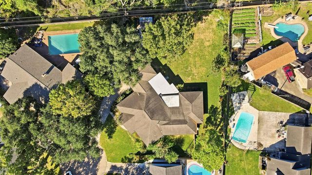 1718 Fairhill Circle, Texas City, TX 77591