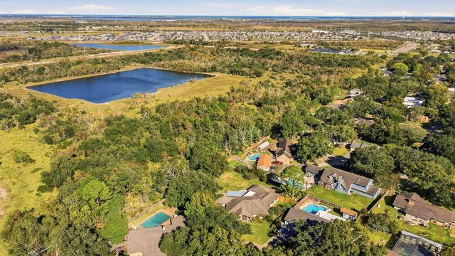 1718 Fairhill Circle, Texas City, TX 77591