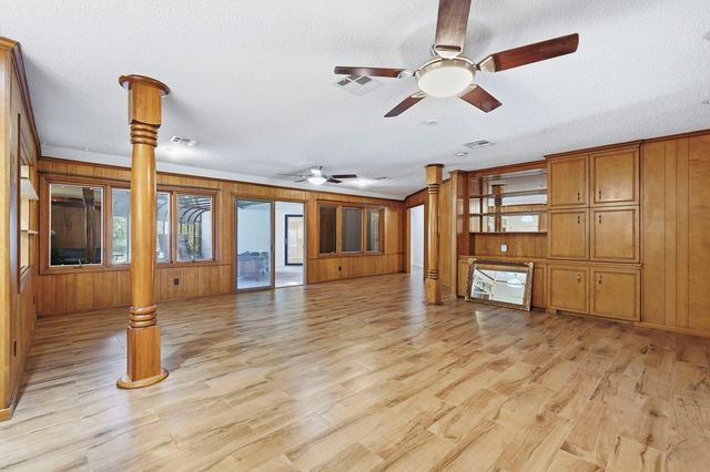 1718 Fairhill Circle, Texas City, TX 77591