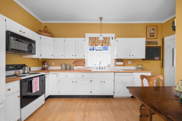 88 York Street, York, ME 03909