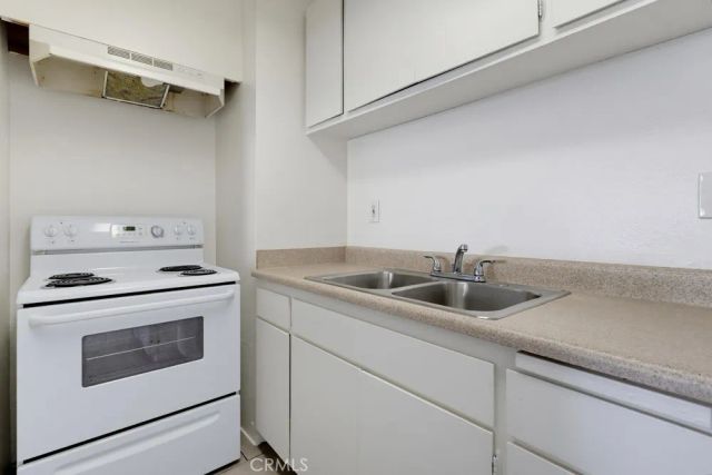 5585 E Pacific Coast Highway East 107, Long Beach, CA 90804