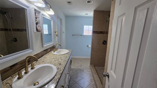 2212 Harris Lane, Haltom City, TX 76117