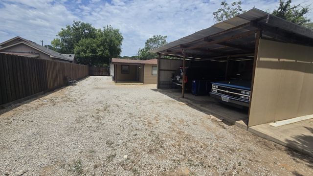 2212 Harris Lane, Haltom City, TX 76117