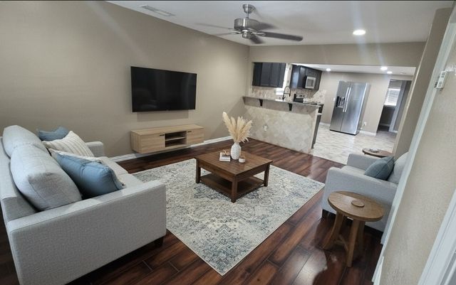 2212 Harris Lane, Haltom City, TX 76117