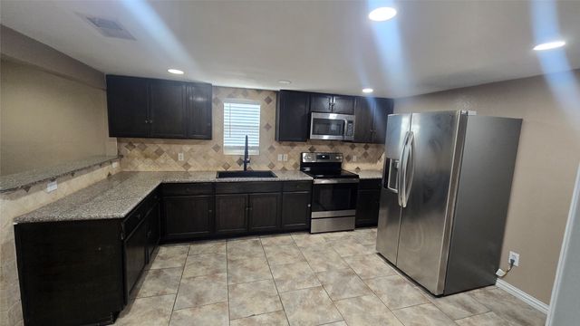 2212 Harris Lane, Haltom City, TX 76117