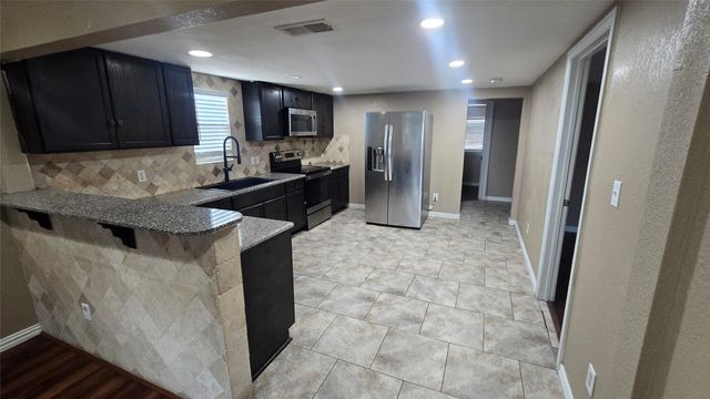 2212 Harris Lane, Haltom City, TX 76117