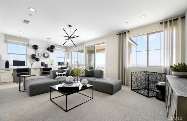 11808 Canoga Avenue, Chatsworth, CA 91311