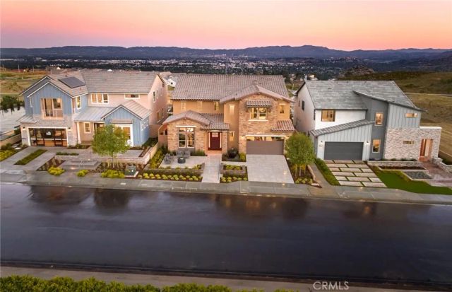 11808 Canoga Avenue, Chatsworth, CA 91311