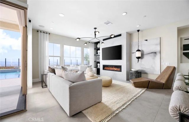 11808 Canoga Avenue, Chatsworth, CA 91311