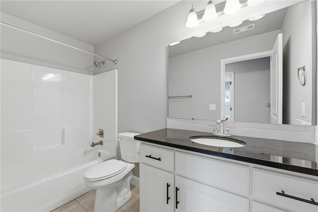 5900 NW Meade Street, Bentonville, AR 72713