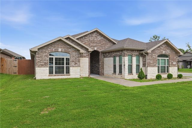 5900 NW Meade Street, Bentonville, AR 72713