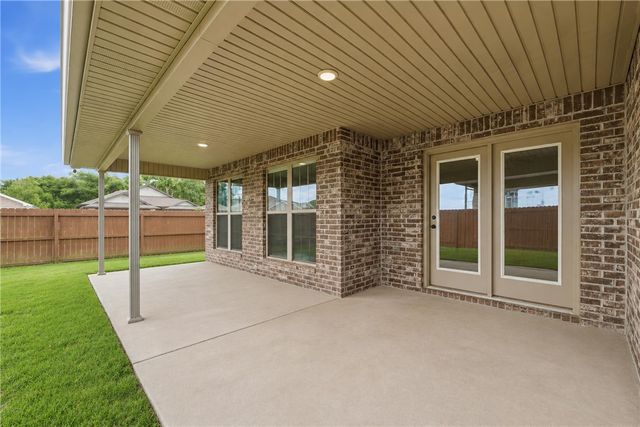 5900 NW Meade Street, Bentonville, AR 72713