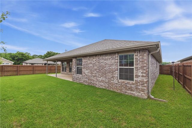 5900 NW Meade Street, Bentonville, AR 72713