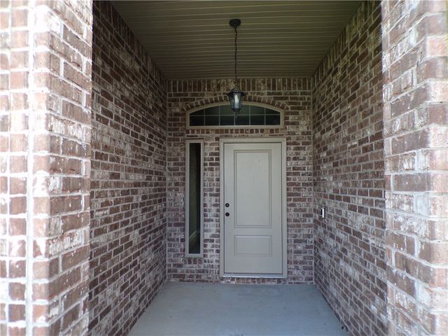 5900 NW Meade Street, Bentonville, AR 72713