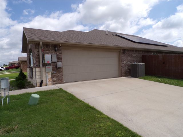 5900 NW Meade Street, Bentonville, AR 72713