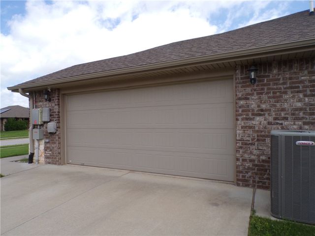 5900 NW Meade Street, Bentonville, AR 72713