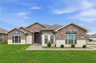 5900 NW Meade Street, Bentonville, AR 72713