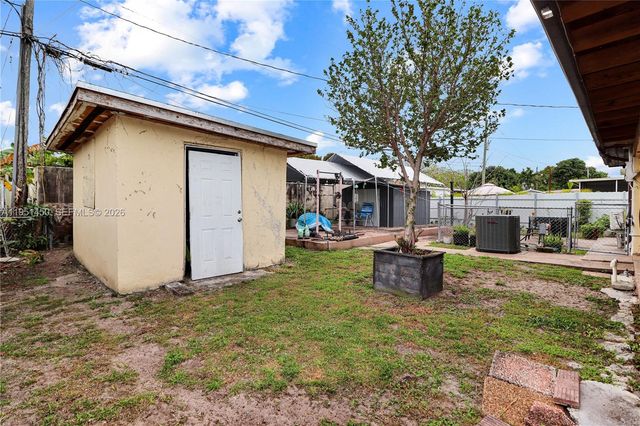 3529 W 14th Ln, Hialeah, FL 33012