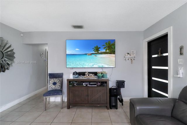 3529 W 14th Ln, Hialeah, FL 33012