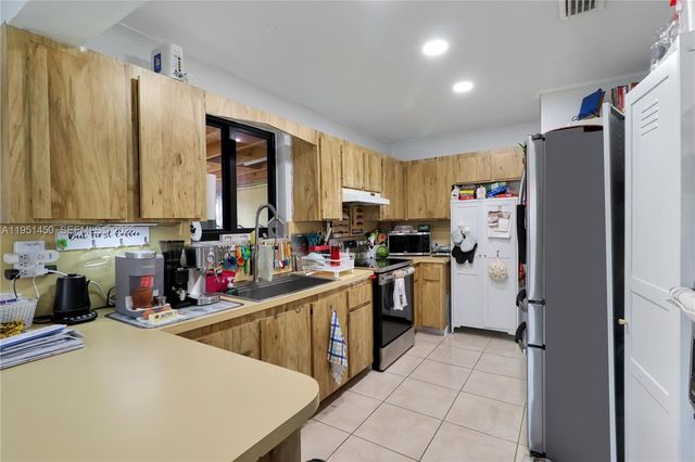 3529 W 14th Ln, Hialeah, FL 33012